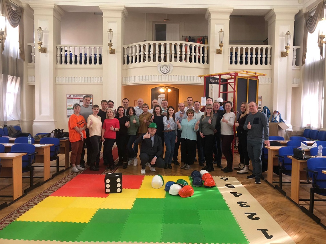 г. Екатеринбург. НИИ ОХРАНЫ ТРУДА при практическом обучении обучении работам на высоте и в замкнутом пространстве используют учебный комплекс "АЛЬПИНИСТ" г. Екатеринбург. НИИ ОХРАНЫ ТРУДА при практическом обучении обучении работам на высоте и в замкнутом пространстве используют учебный комплекс "АЛЬПИНИСТ"